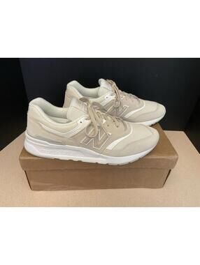 New! Womens New Balance 997H Grey/White Suede Athletic Shoes. Size 10B. Nice!!!